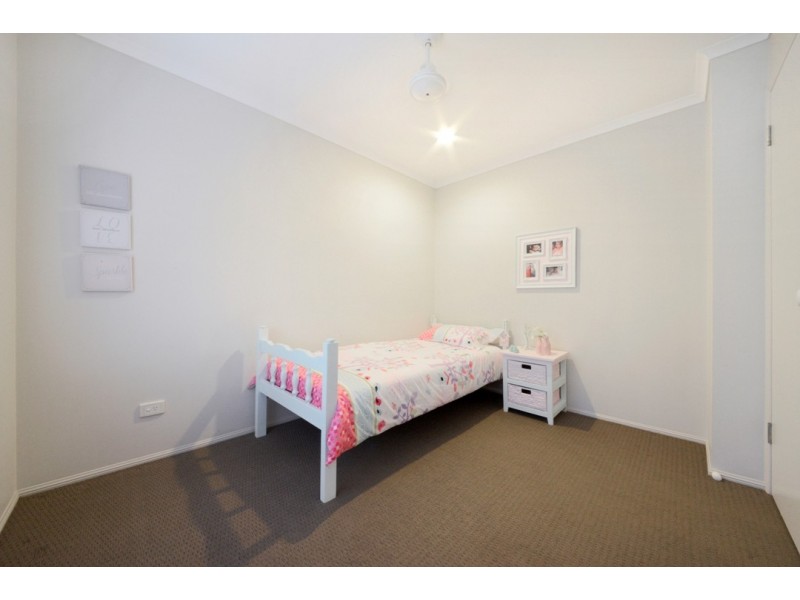 8 Cateran Close, Cannonvale QLD 4802