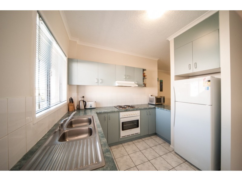 1c/10 Island Drive, Cannonvale QLD 4802