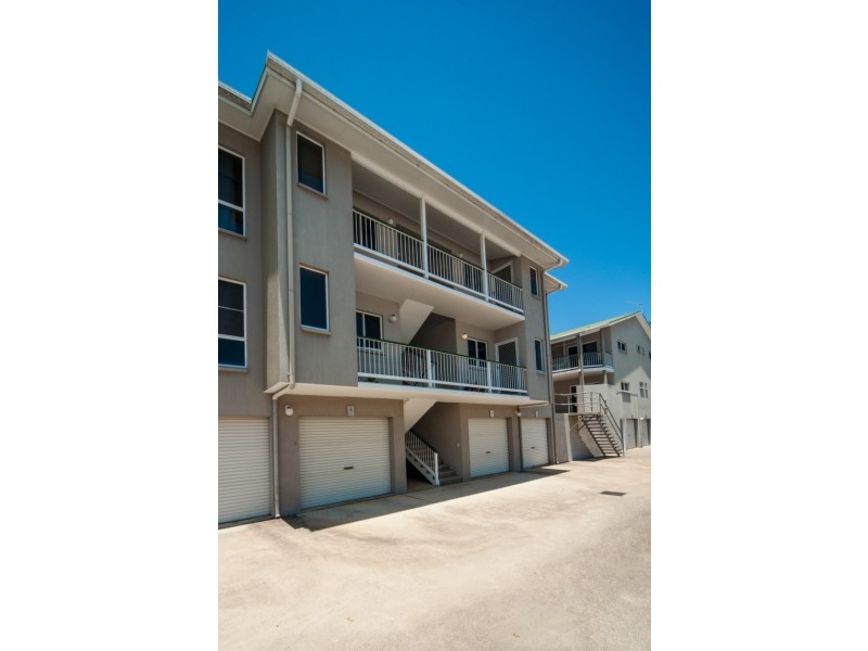 1c/10 Island Drive, Cannonvale QLD 4802