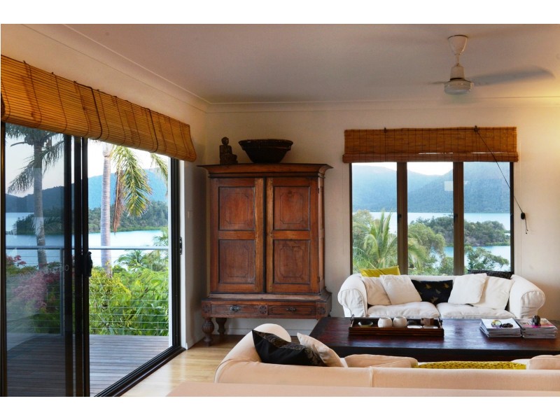 6 Shutehaven Close, Shute Harbour QLD 4802