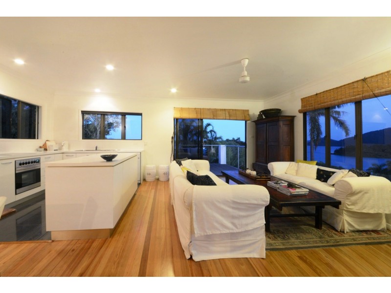 6 Shutehaven Close, Shute Harbour QLD 4802