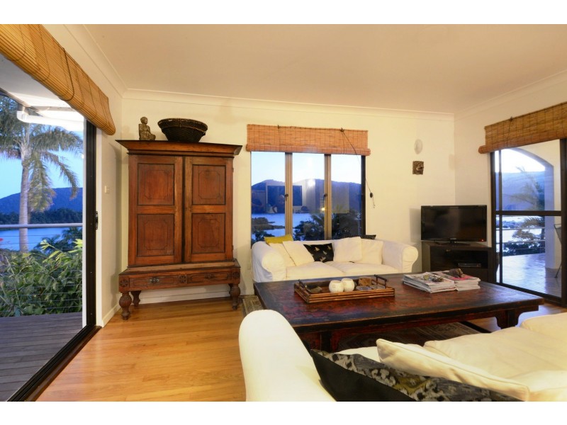 6 Shutehaven Close, Shute Harbour QLD 4802