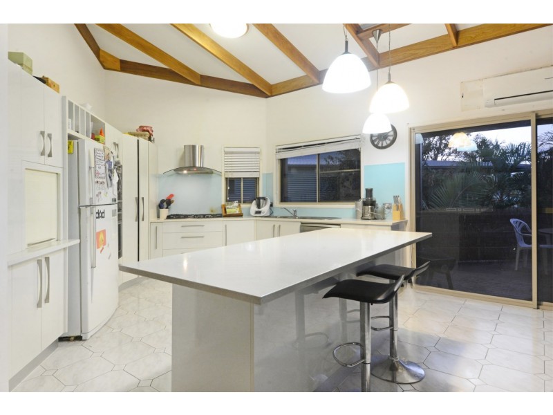 7 Country Road, Cannonvale QLD 4802