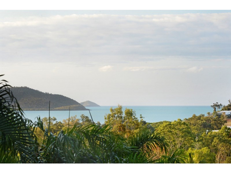 7 Country Road, Cannonvale QLD 4802