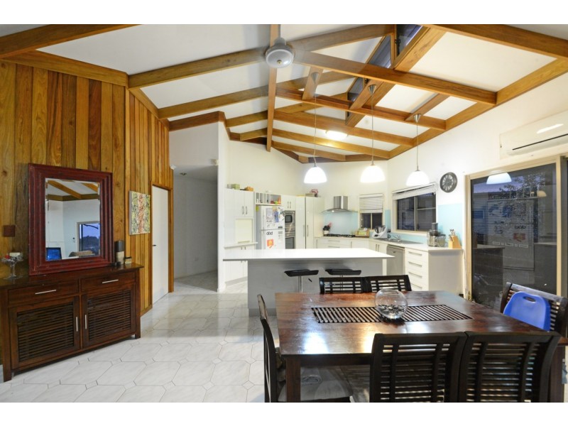 7 Country Road, Cannonvale QLD 4802