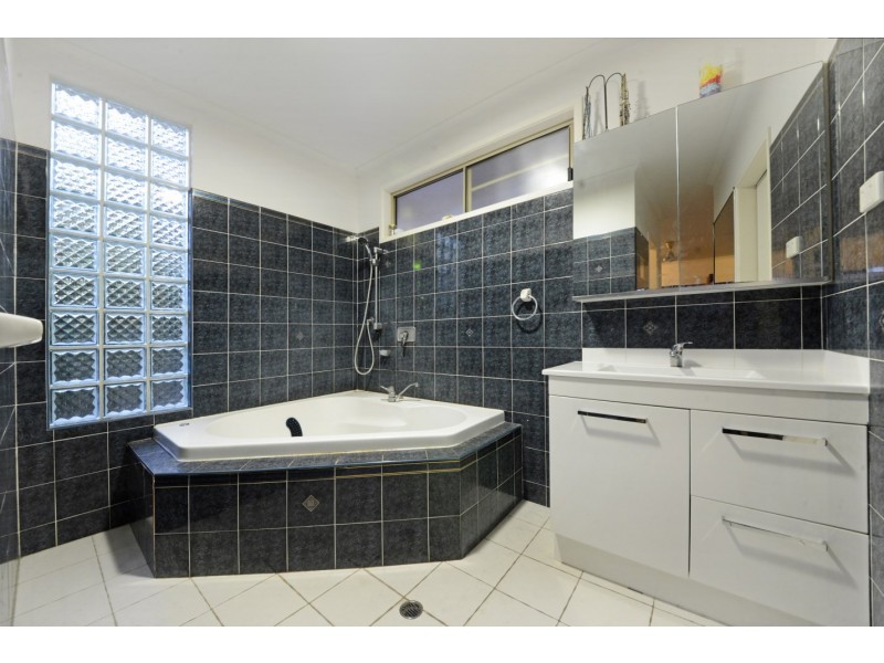 7 Country Road, Cannonvale QLD 4802