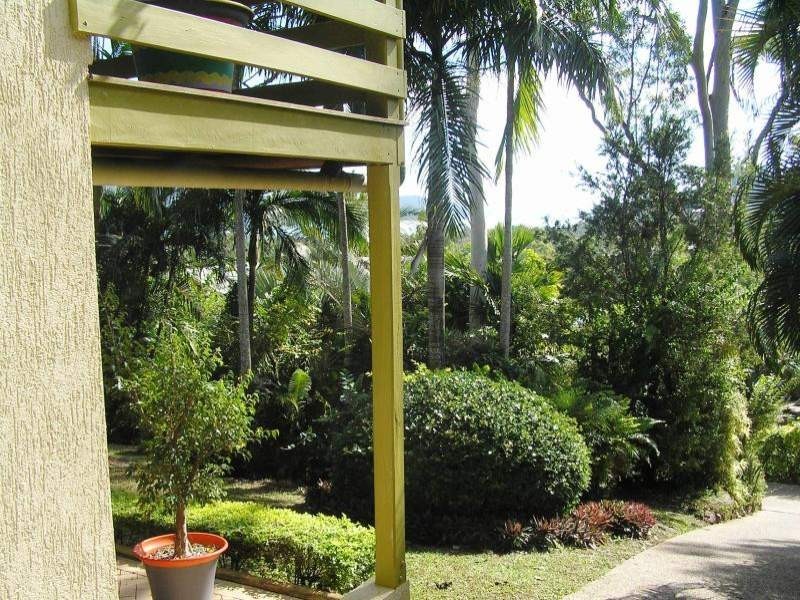 7 Country Road, Cannonvale QLD 4802