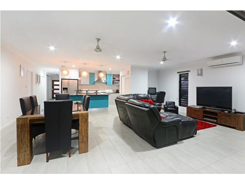 22 Twin Creek Court, Cannonvale QLD 4802