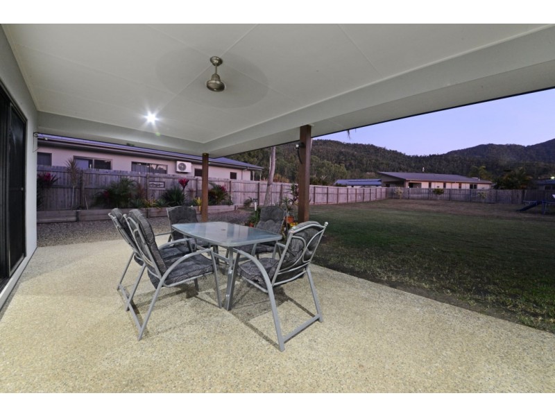 22 Twin Creek Court, Cannonvale QLD 4802