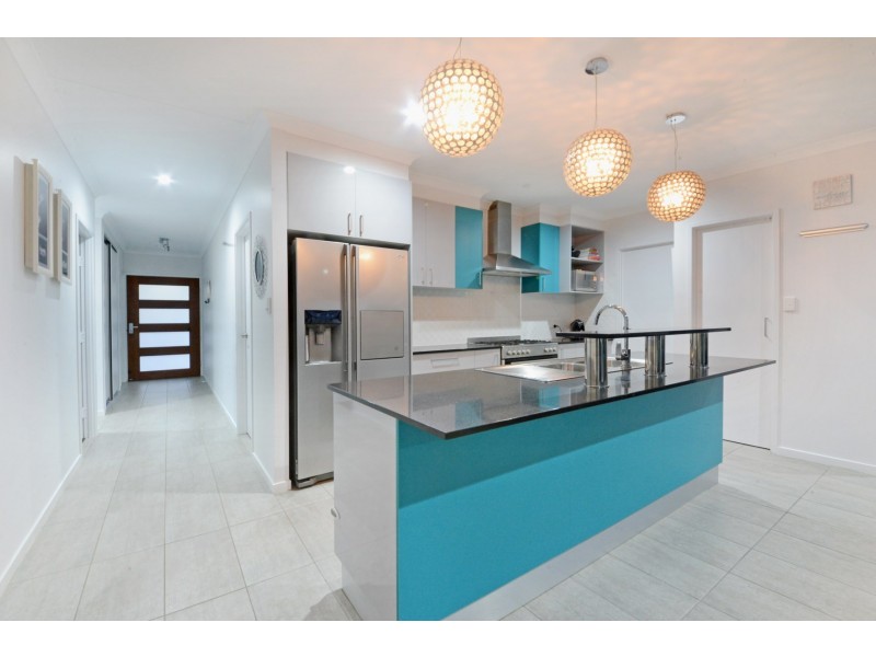 22 Twin Creek Court, Cannonvale QLD 4802