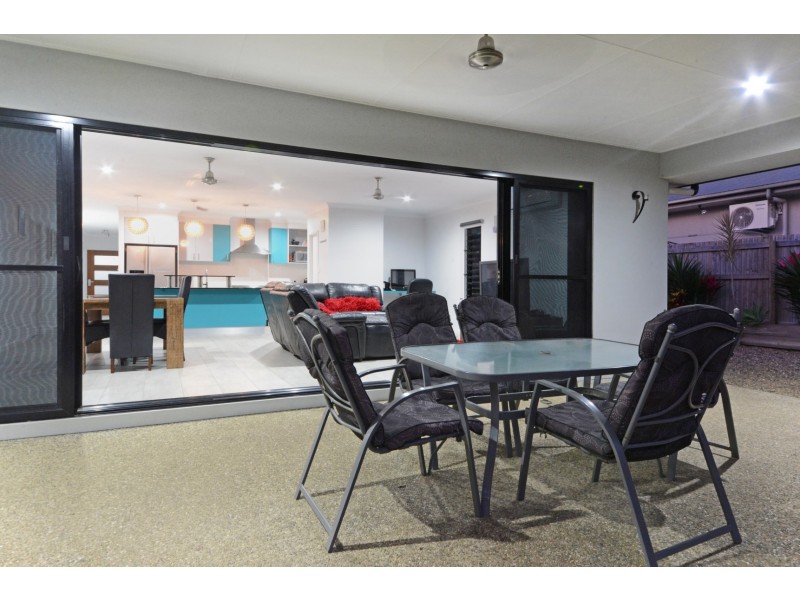 22 Twin Creek Court, Cannonvale QLD 4802