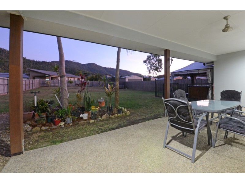 22 Twin Creek Court, Cannonvale QLD 4802
