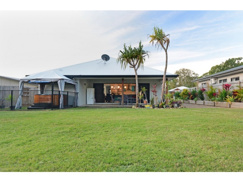 22 Twin Creek Court, Cannonvale QLD 4802