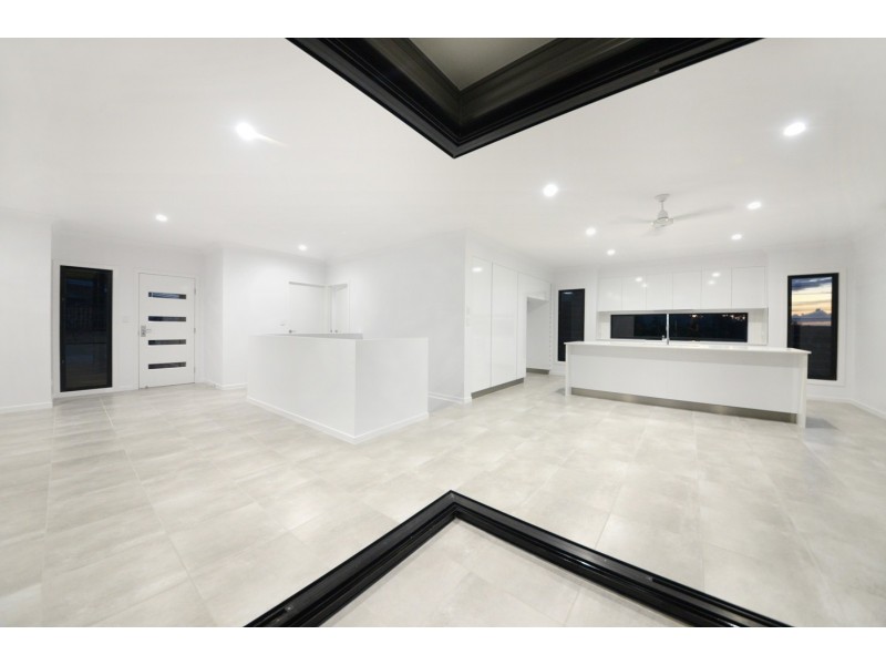24 Whitehaven Crescent, Cannonvale QLD 4802