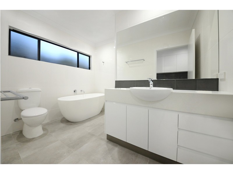 24 Whitehaven Crescent, Cannonvale QLD 4802