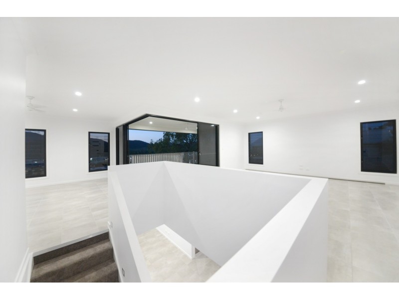 24 Whitehaven Crescent, Cannonvale QLD 4802