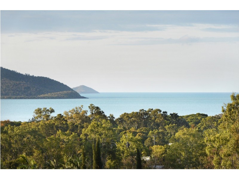 9 Country Road, Cannonvale QLD 4802