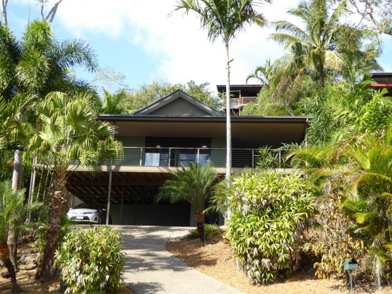 9 Country Road, Cannonvale QLD 4802