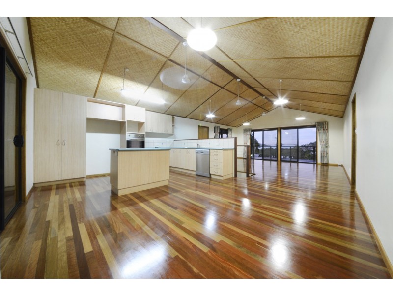 9 Country Road, Cannonvale QLD 4802