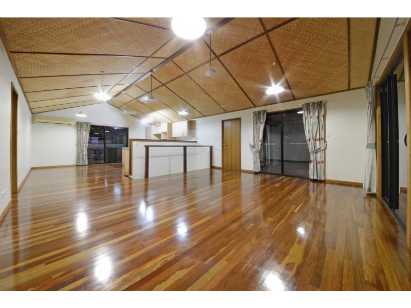 9 Country Road, Cannonvale QLD 4802