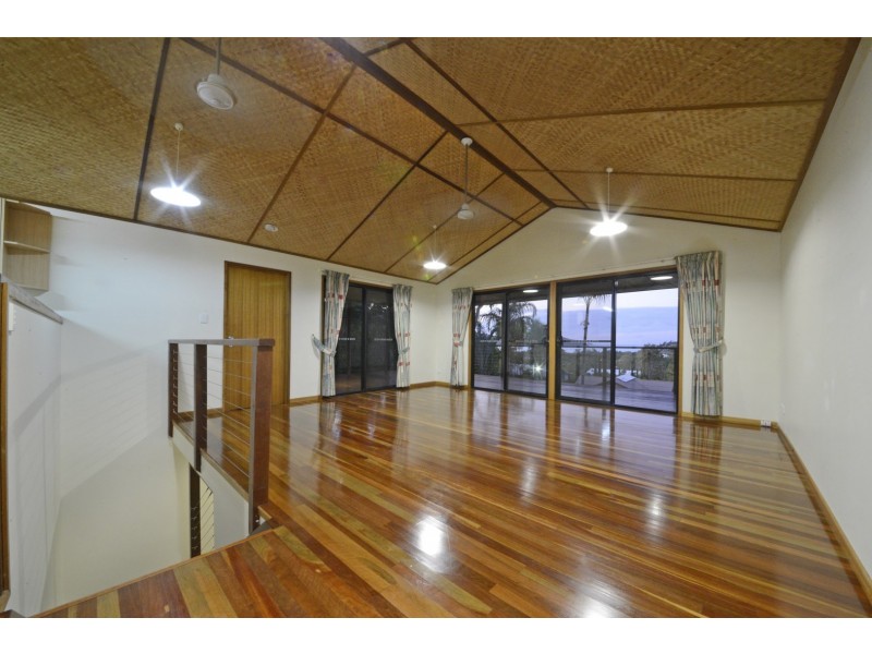 9 Country Road, Cannonvale QLD 4802