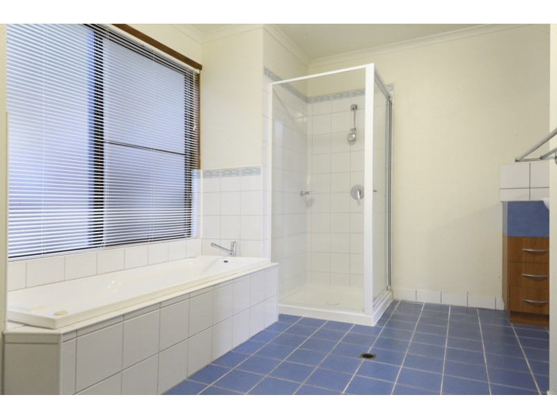 9 Country Road, Cannonvale QLD 4802