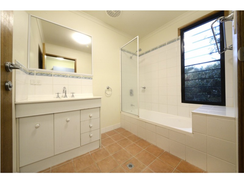 9 Country Road, Cannonvale QLD 4802
