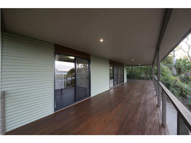 9 Country Road, Cannonvale QLD 4802