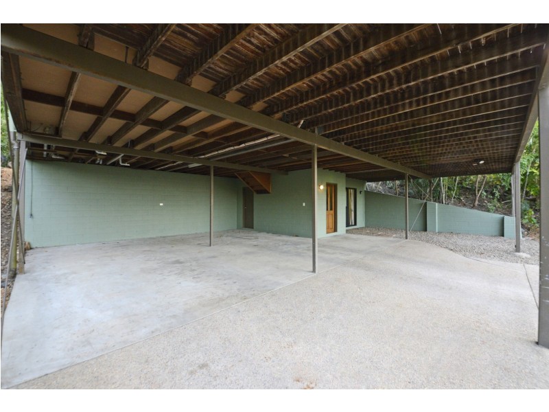 9 Country Road, Cannonvale QLD 4802