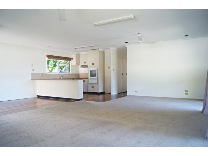 4 Banksia Court, Cannonvale QLD 4802