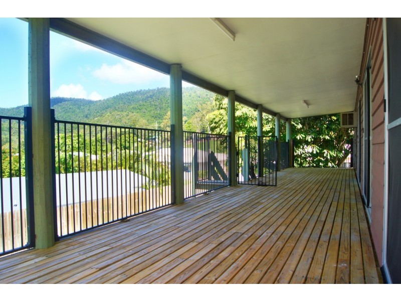 4 Banksia Court, Cannonvale QLD 4802