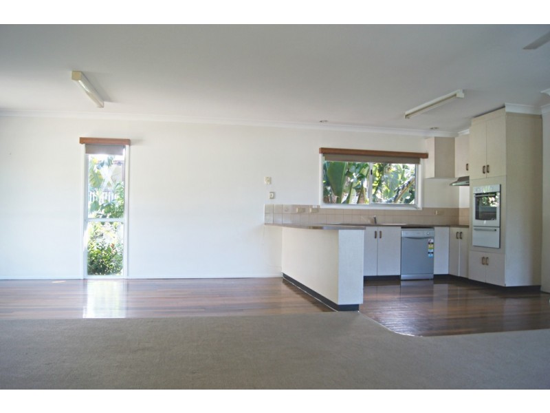 4 Banksia Court, Cannonvale QLD 4802