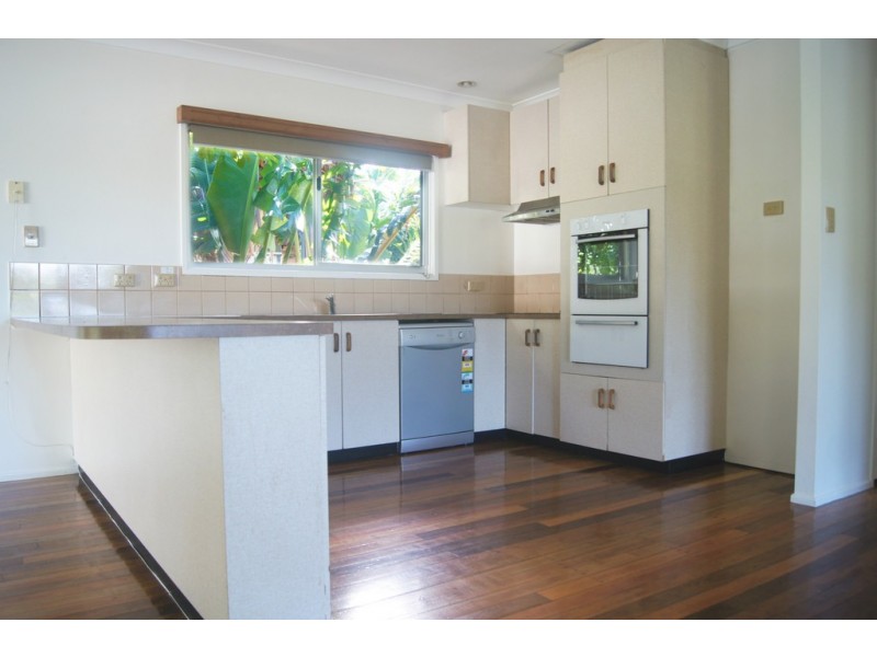 4 Banksia Court, Cannonvale QLD 4802