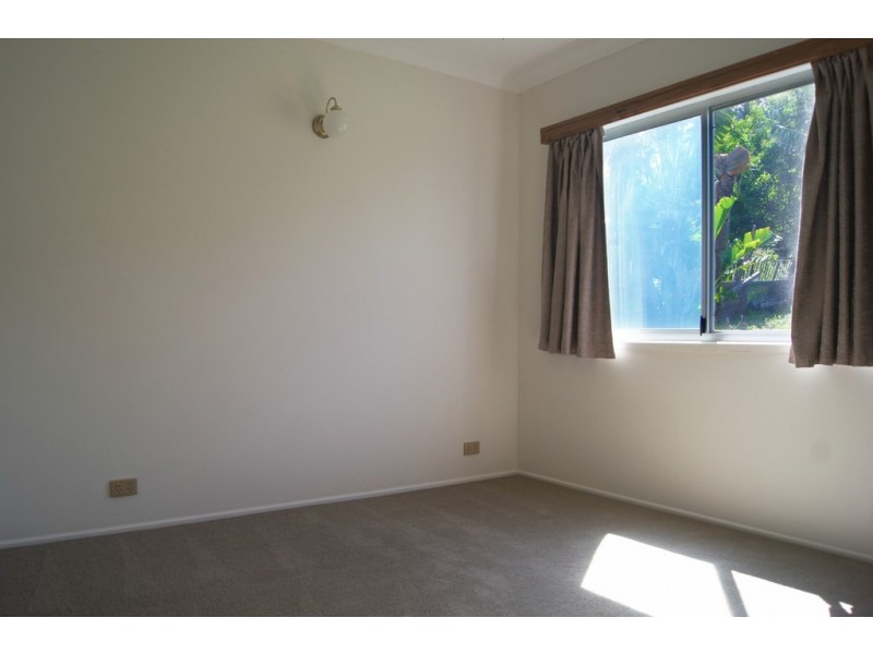 4 Banksia Court, Cannonvale QLD 4802