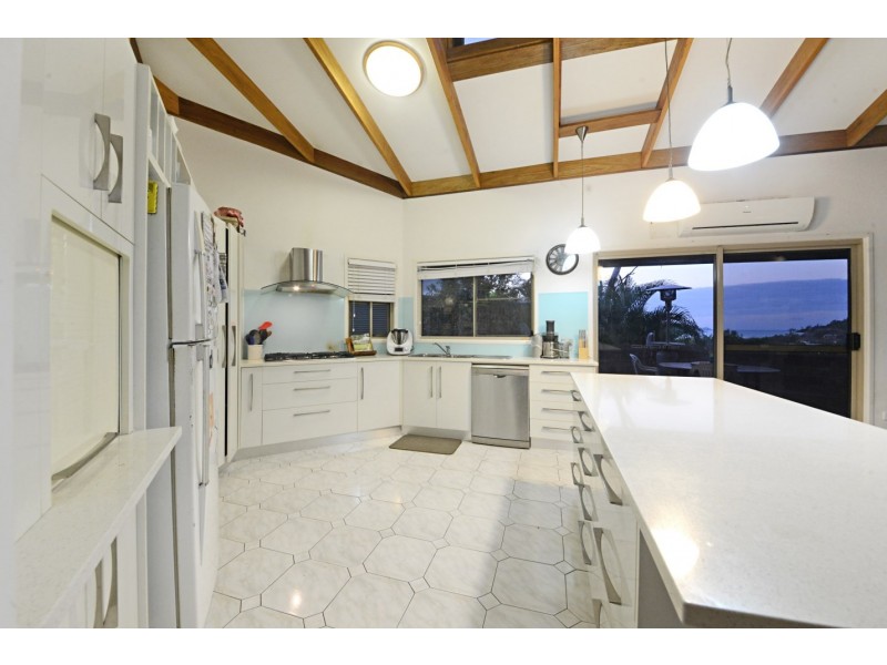 7 Country Road, Cannonvale QLD 4802