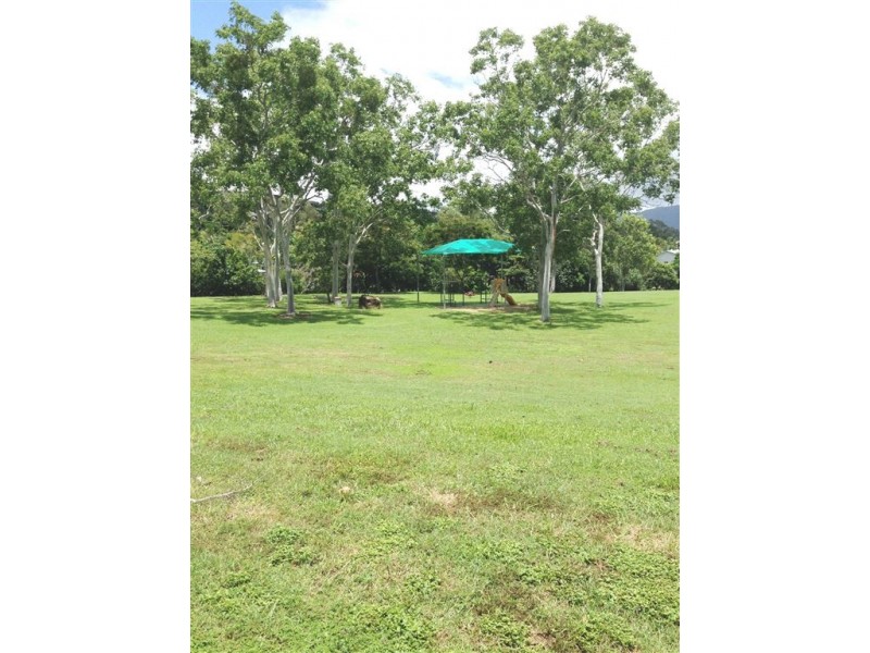 2/7 Duell Road, Cannonvale QLD 4802