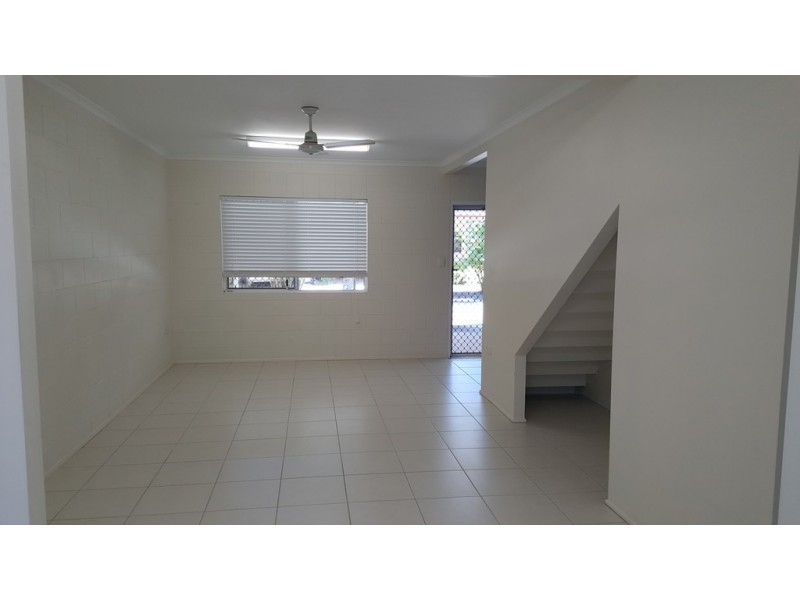 2/7 Duell Road, Cannonvale QLD 4802