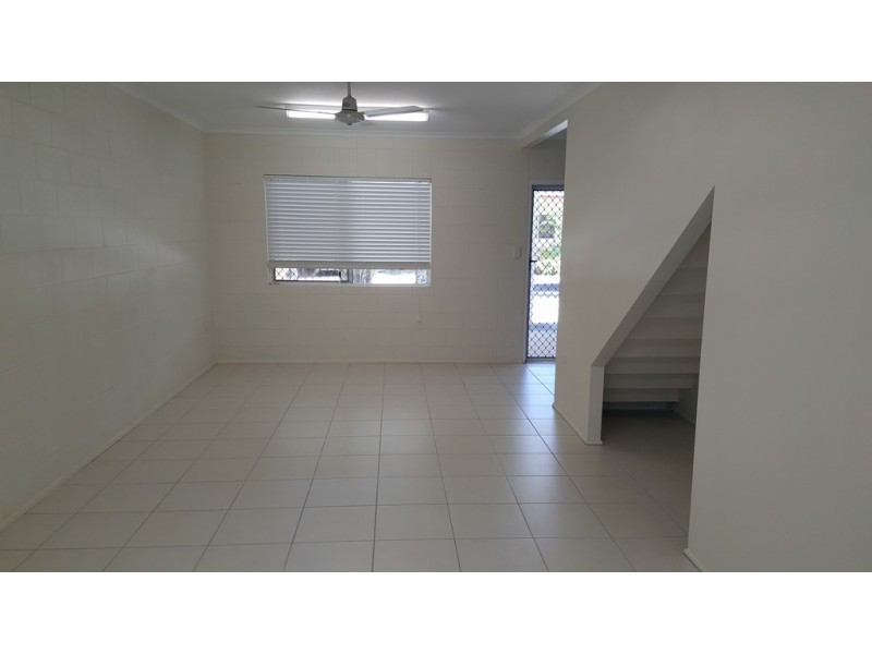 2/7 Duell Road, Cannonvale QLD 4802