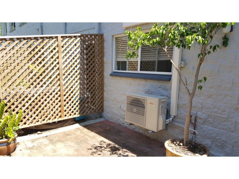 2/7 Duell Road, Cannonvale QLD 4802