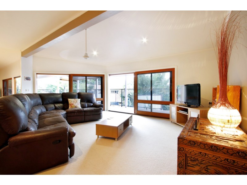 8 Arundel Court, Cannonvale QLD 4802