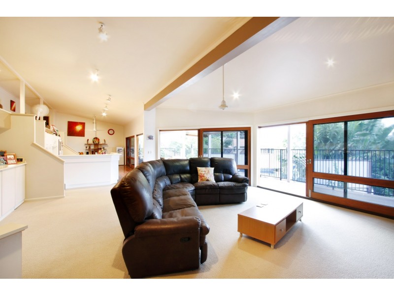 8 Arundel Court, Cannonvale QLD 4802