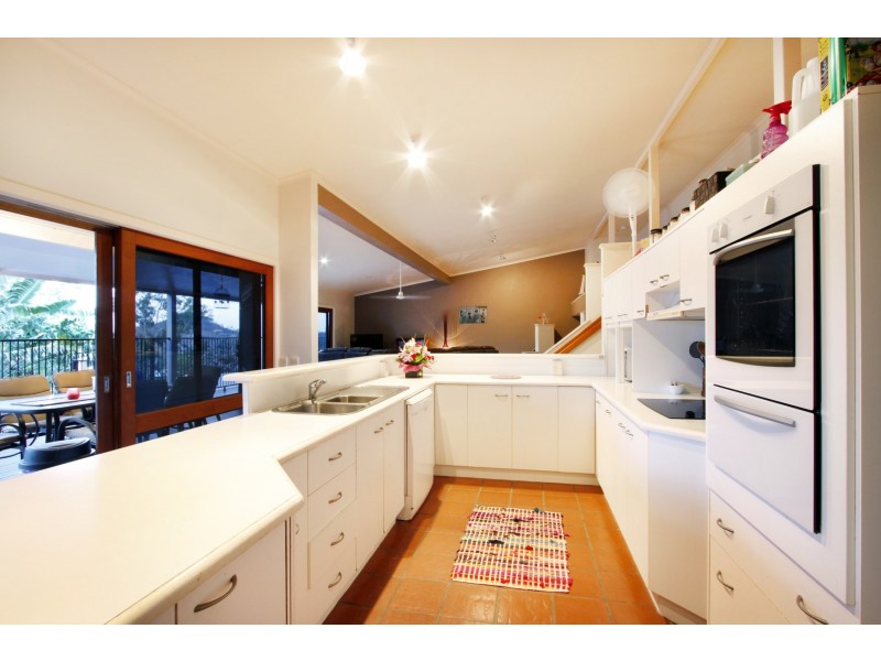 8 Arundel Court, Cannonvale QLD 4802