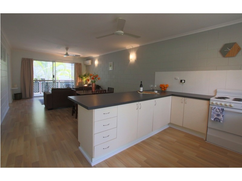 8/14 Island Drive, Cannonvale QLD 4802