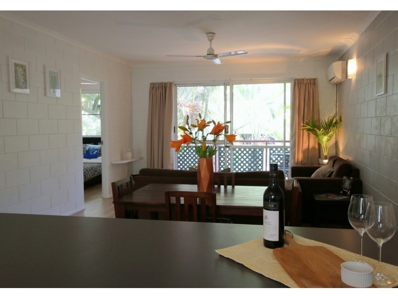 8/14 Island Drive, Cannonvale QLD 4802