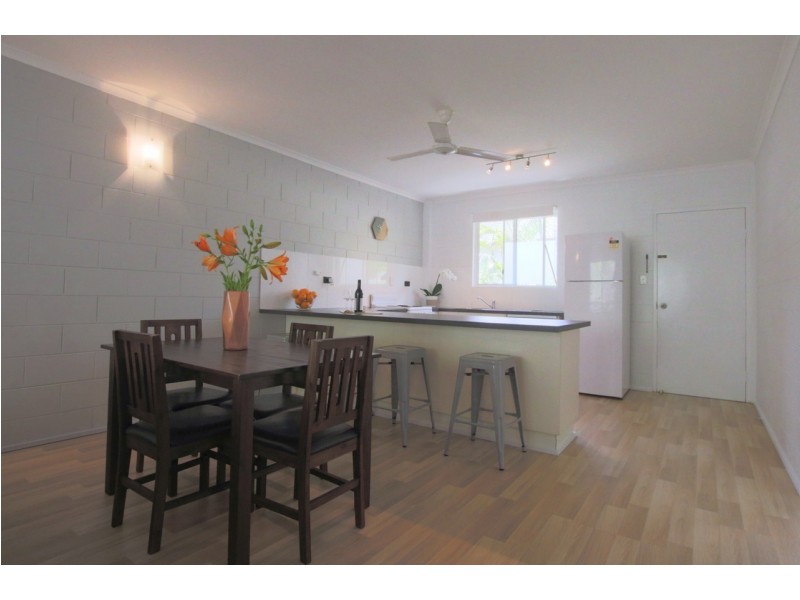 8/14 Island Drive, Cannonvale QLD 4802