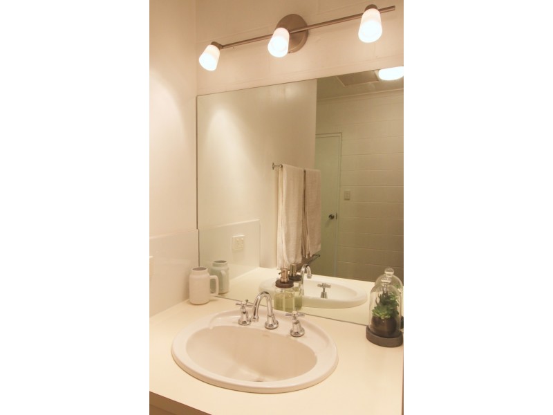 8/14 Island Drive, Cannonvale QLD 4802