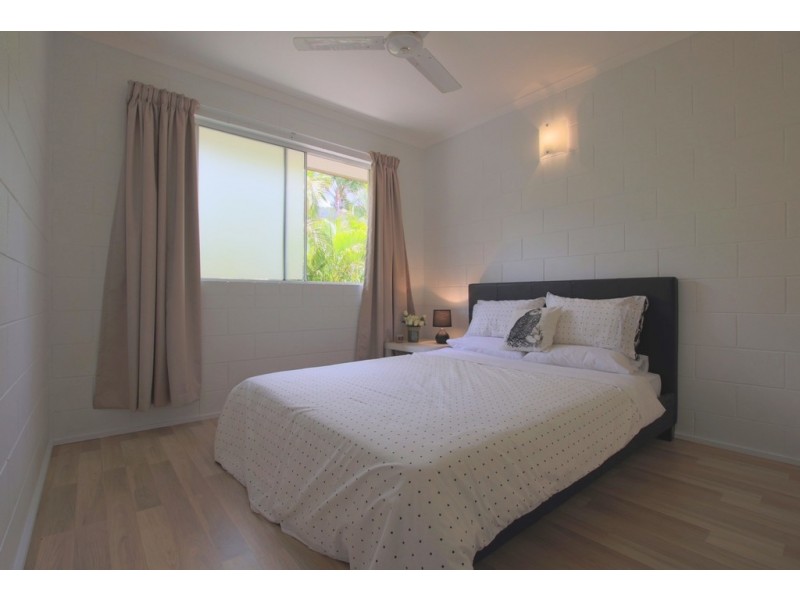 8/14 Island Drive, Cannonvale QLD 4802