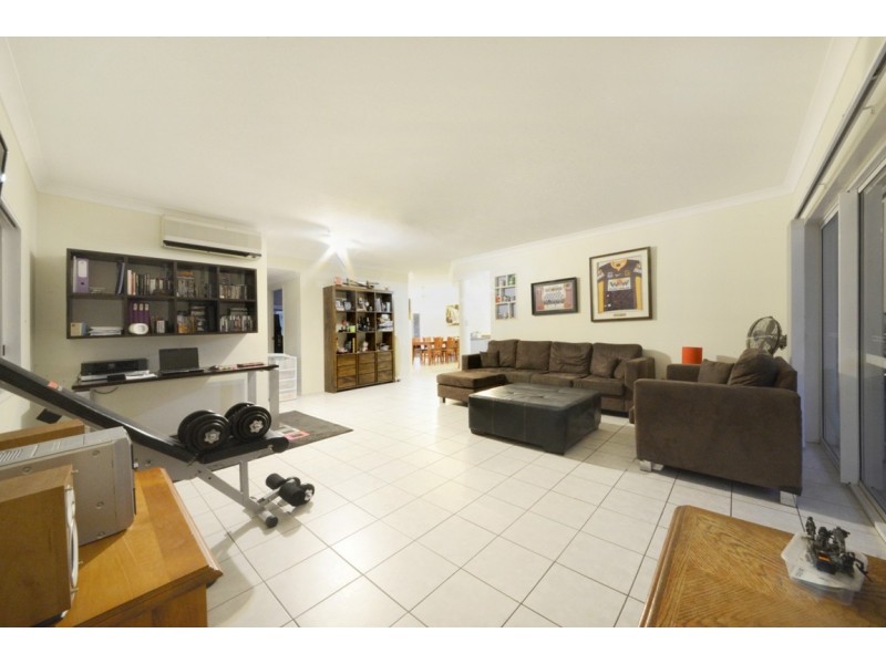 17/24 Pandanus Drive, Cannonvale QLD 4802