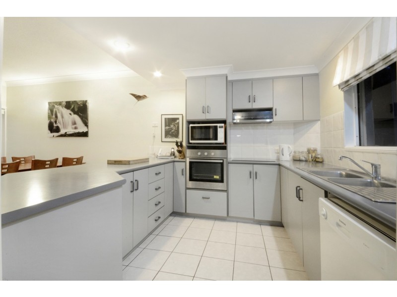 17/24 Pandanus Drive, Cannonvale QLD 4802