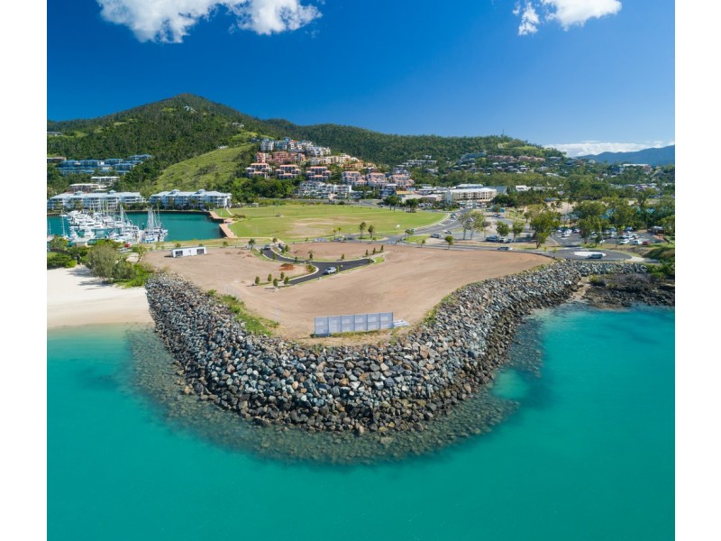 8 / 2 – 6 Ocean Road ‘One Airlie’, Airlie Beach QLD 4802